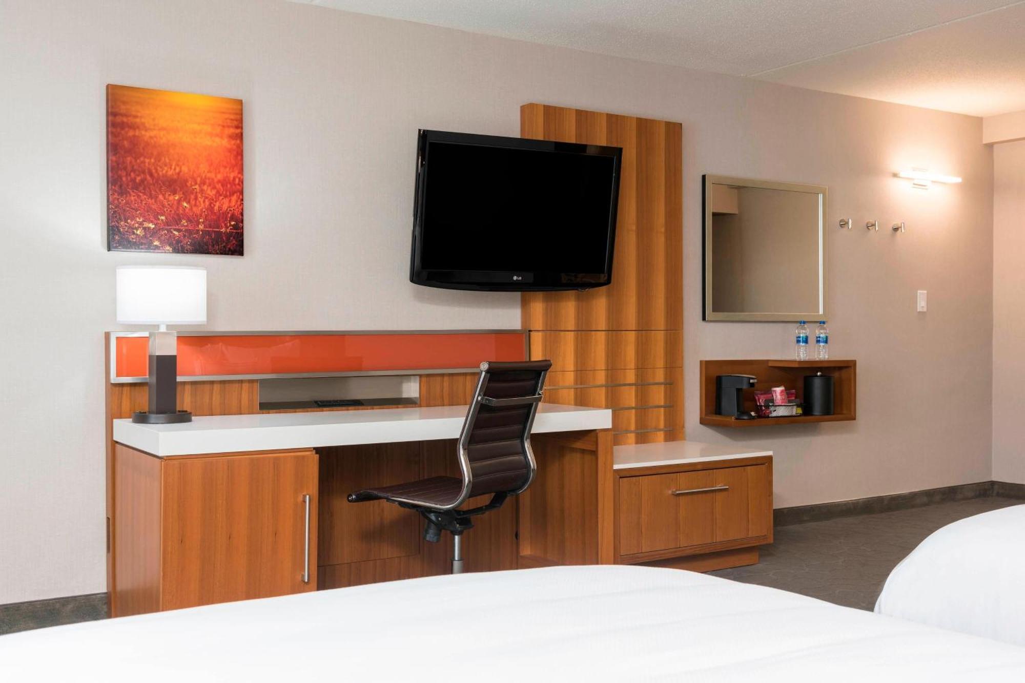 Sonesta Hotel Grand Rapids Airport Kentwood Экстерьер фото