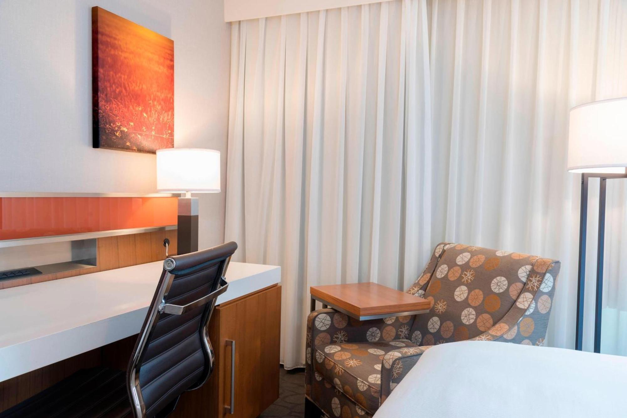 Sonesta Hotel Grand Rapids Airport Kentwood Экстерьер фото