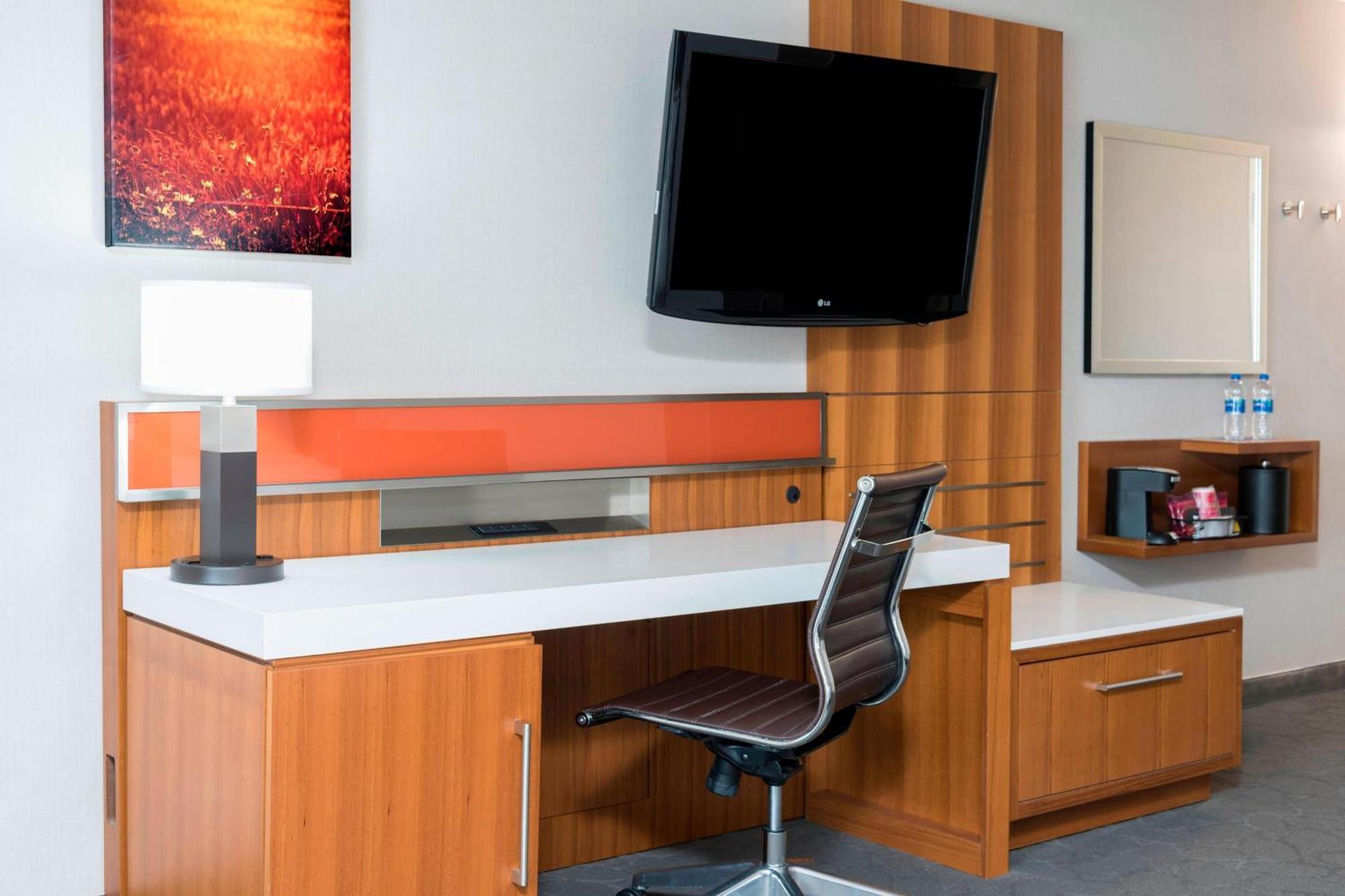 Sonesta Hotel Grand Rapids Airport Kentwood Экстерьер фото