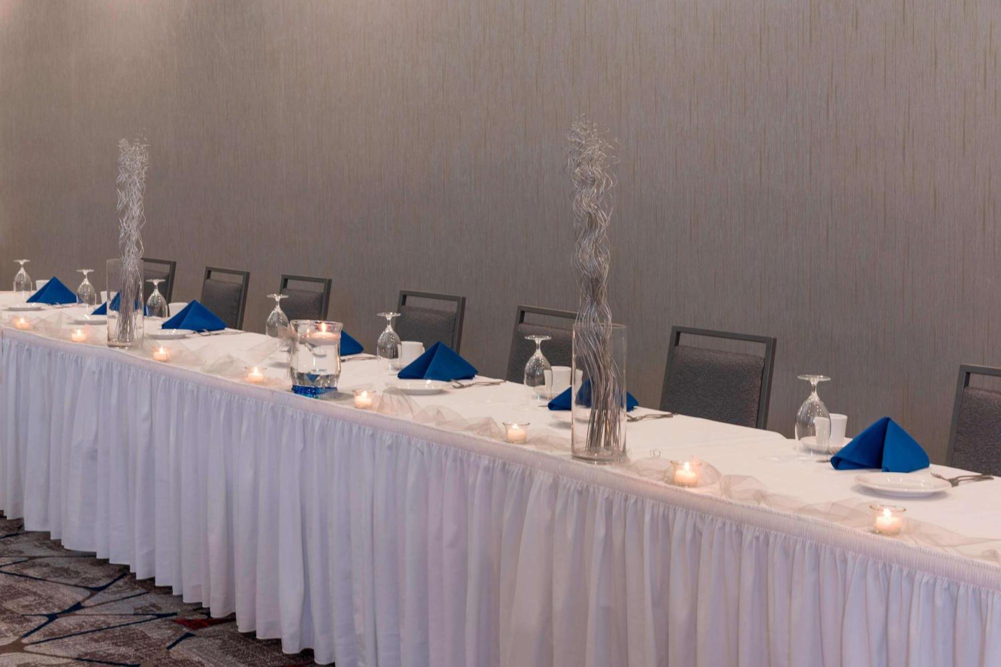 Sonesta Hotel Grand Rapids Airport Kentwood Экстерьер фото