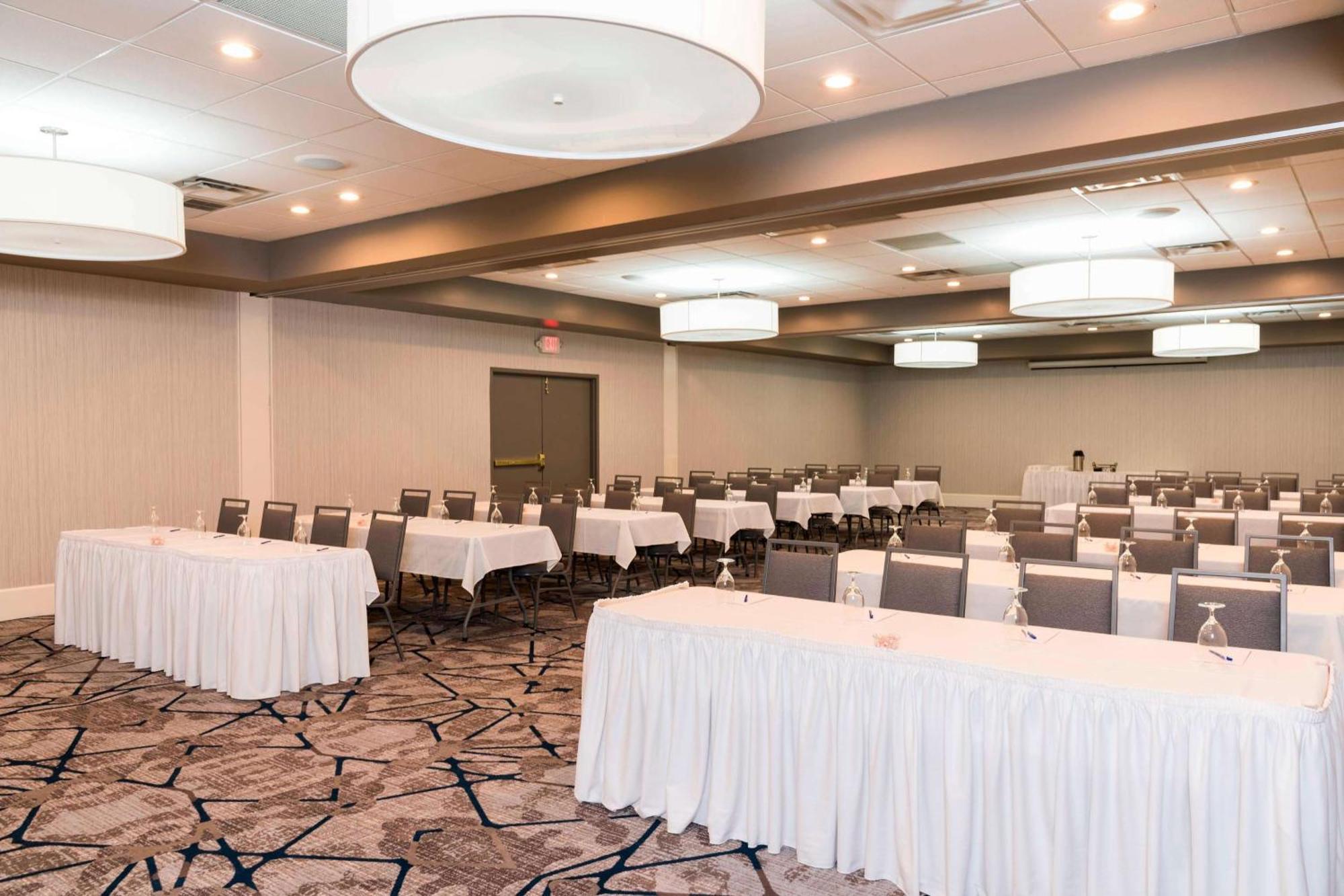 Sonesta Hotel Grand Rapids Airport Kentwood Экстерьер фото
