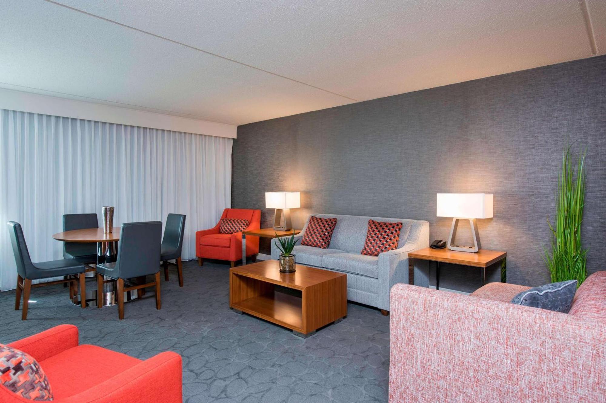 Sonesta Hotel Grand Rapids Airport Kentwood Экстерьер фото